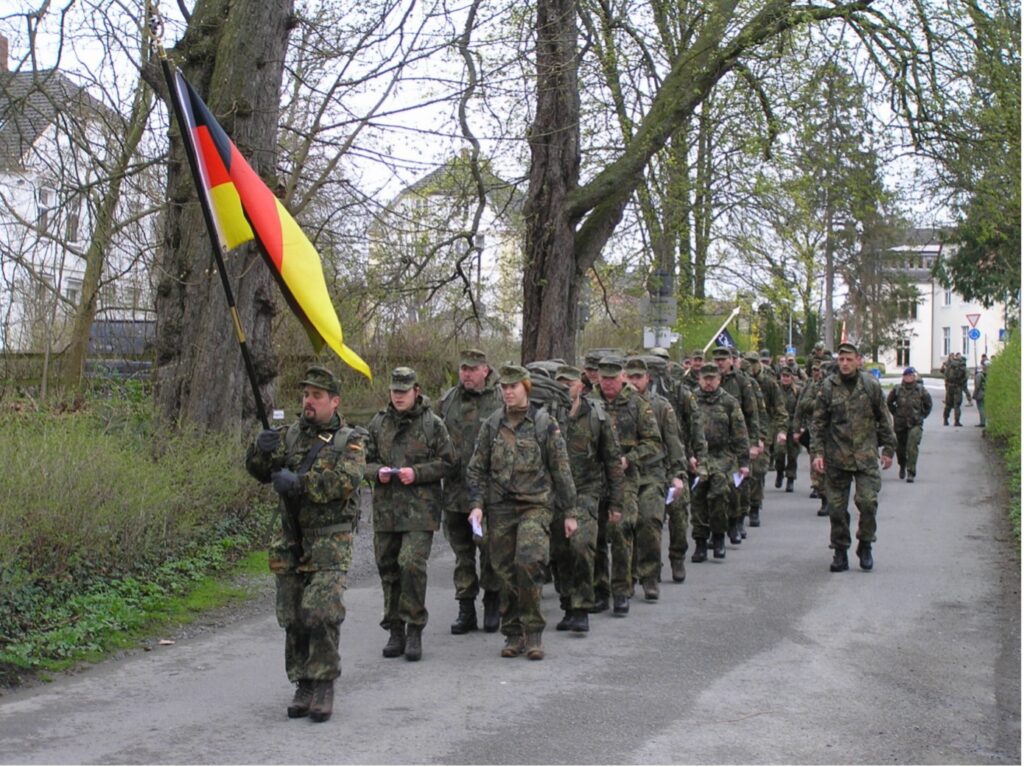 Gedenkmarsch 13K3-Marsch im Jahr 2023 am Standort Bückeburg durch Reservisten. (Foto- Reservistenverband)