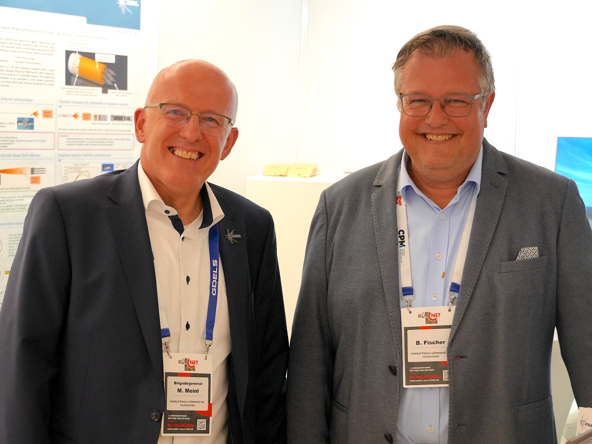 Brigadegeneral Meinl (li.) und Prof. Fischer (re.) am Stand des ISL auf der RÜNET in Koblenz.