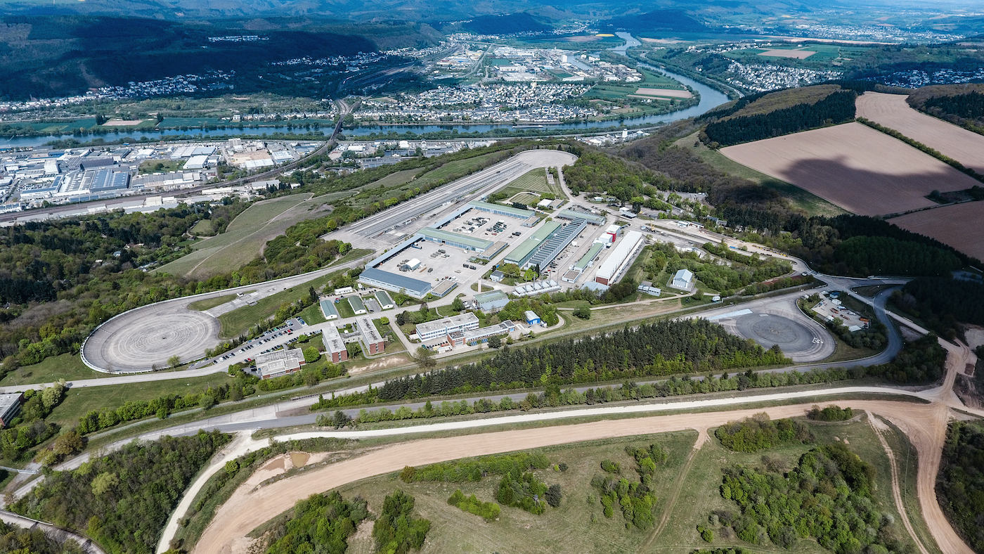 Luftaufnahme der Wehrtechnische Dienststelle 41 für landgebundene Fahrzeugsysteme, Pionier- und Truppentechnik in Trier. Foto: Bundeswehr / Hans Schell