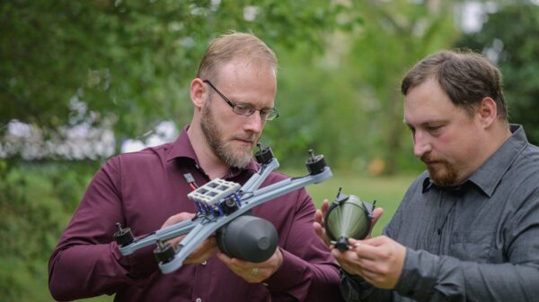 Ein gutes Beispiel dafür, dass kleine Unternehmen agiler und schneller handeln können: Donaustahl entwickelte als erstes Unternehmen in Deutschland „Loitering Munition“ und mit der Maus eine durch und durch deutsche Drohne, welche weltweit nachgefragt wird.