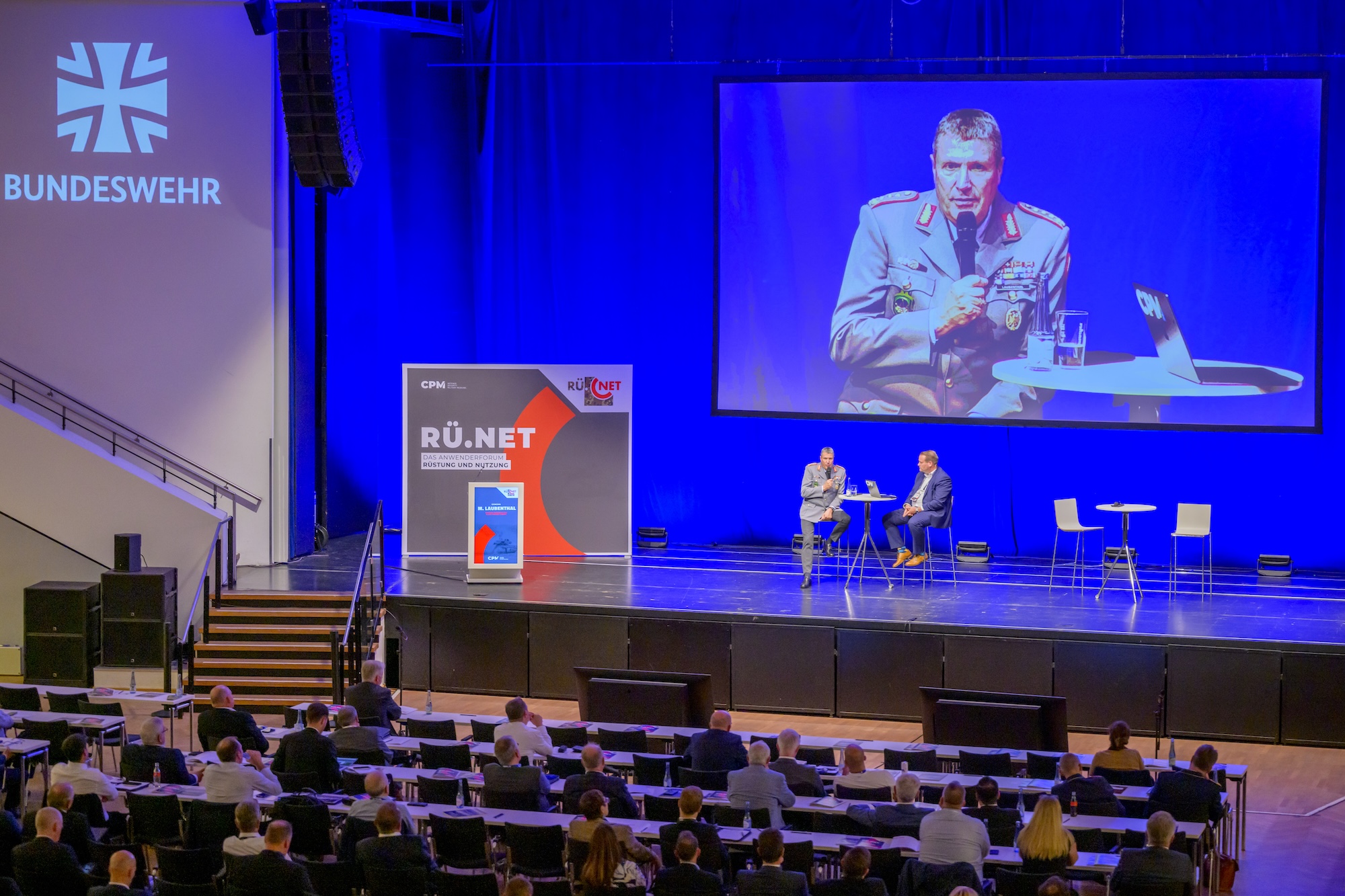 General Markus Laubenthalim Gespräch mit Tobias Ehlke, Inhaber und Geschäftsführer des CPM Verlags.