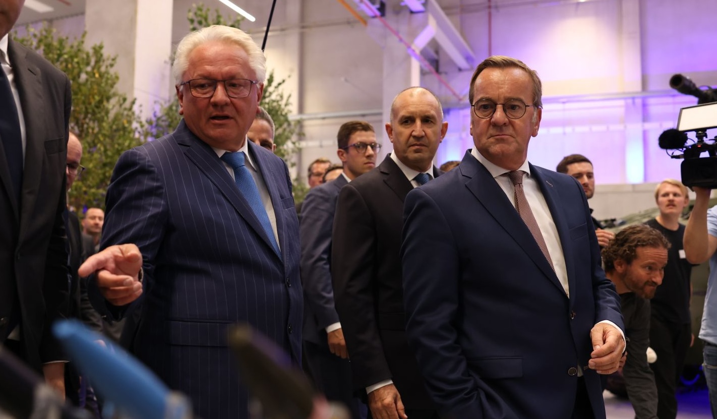 Auch bei der Eröffnung in Unterlüß: der bulgarische Präsident Rumen Radew (mitte).
