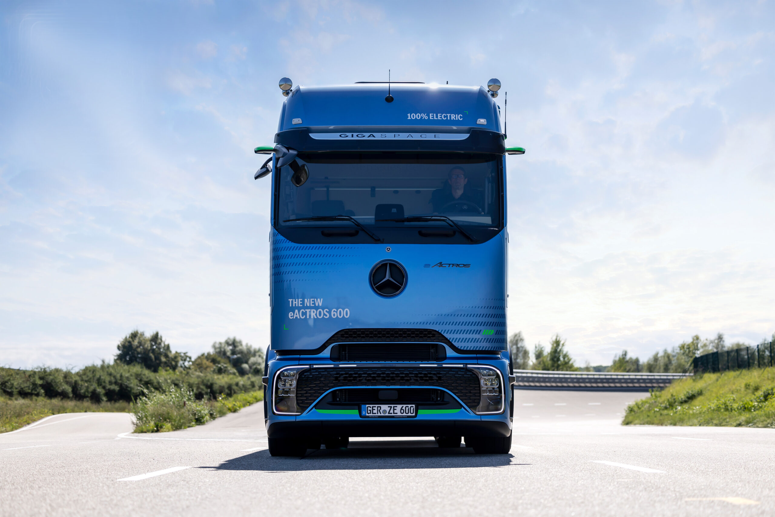 Die Front des Mercedes-Benz eActros 600.