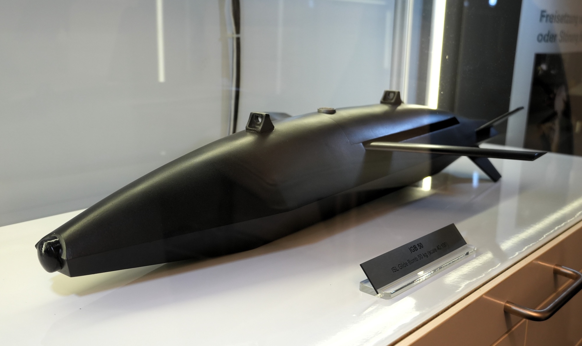 IGB 50 (ISL Glide Bomb, 50 kg) als Modell im Maßstab 40:100 auf der RÜNET in Koblenz.