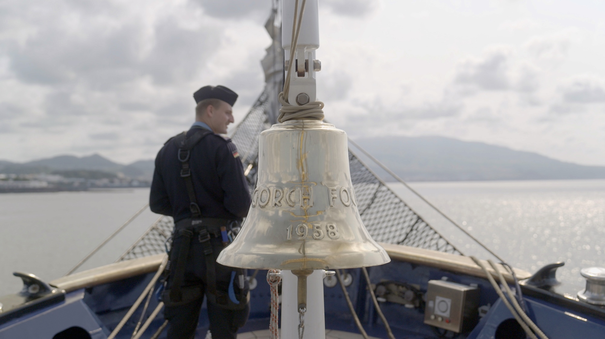Seit 1958 werden auf dem Segelschulschiff „Gorch Fock“ junge Offiziersanwärterinnen und -anwärter ausgebildet. Die Törns bringen die Kadettinnen und Kadetten oft an ihre Grenzen.