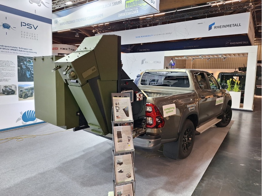 ABC-Spürfahrzeug, als Basis dient ein handelsübliches Fahrzeug, das das Spürsystem aufnimmt. Hier ein Toyota Pick-Up, aber auch andere in ähnlicher Größe sind denkbar. (Foto- em-tronic)