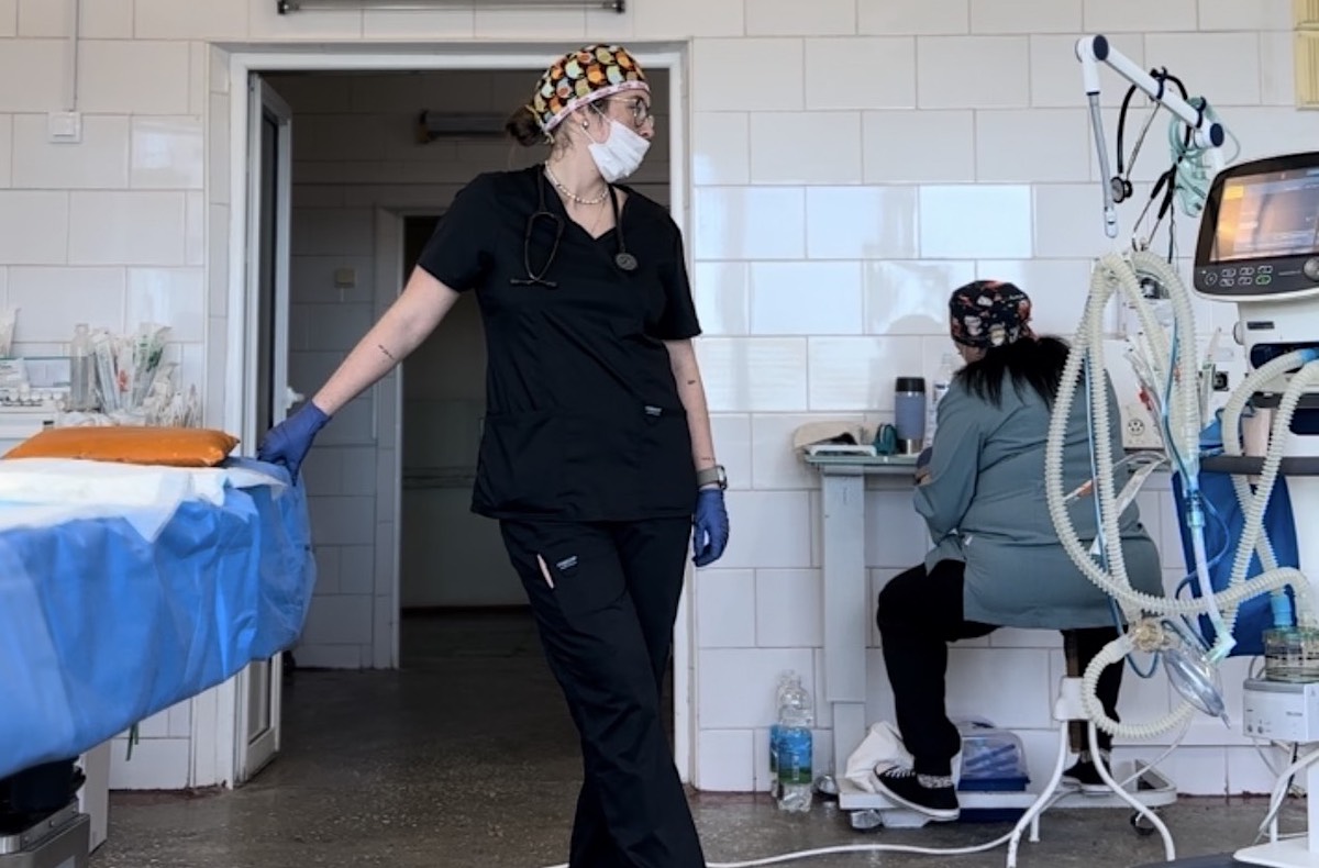 Neben der Ausbildung arbeitet Maslyak auch als Anästhesistin auf der Intensivstation und im Operationssaal eines Militärkrankenhauses.