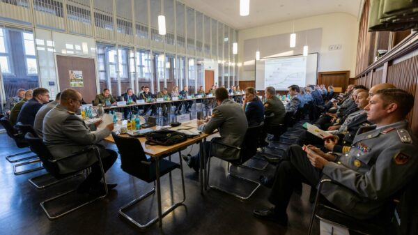 Die deutsch-litauische Arbeitsgruppe schafft die Voraussetzungen für die dauerhafte Stationierung der Panzerbrigade 45 – hier bei ihrer achten Sitzung Mitte Oktober 2024 im Berliner Verteidigungsministerium Bundeswehr/Torsten Kraatz