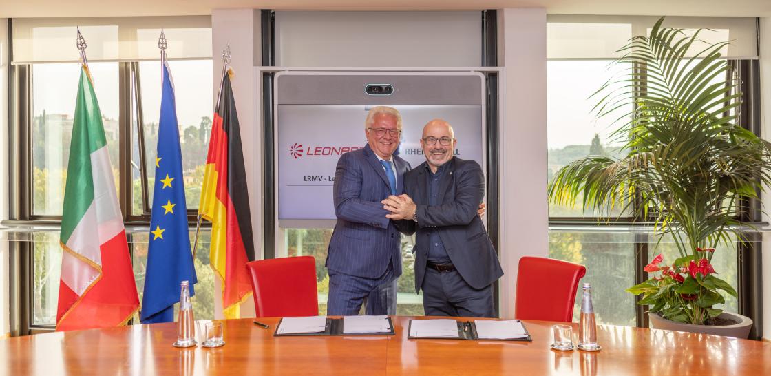 Armin Papperger, CEO der Rheinmetall AG (l.) mit Roberto Cingolani, CEO von Leonardo.
