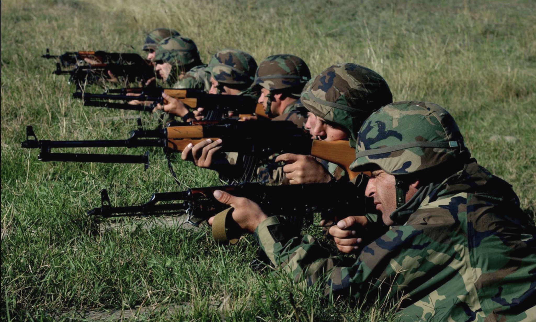 Im Rahmen des Georgia Train and Equip Programs (GTEP) für den Grenzschutz zu Russland (Tschetschenien) von den USA ausgebildete Soldaten Anfang der 2000er-Jahre während des Trainings.