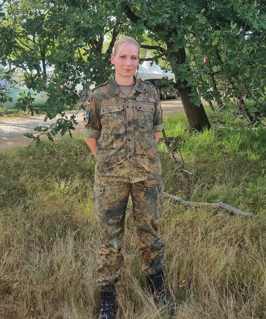 Bild 3 Körtgen Eine deutsche Bundeswehrsoldatin beim Nimwegen-Marsch 2023