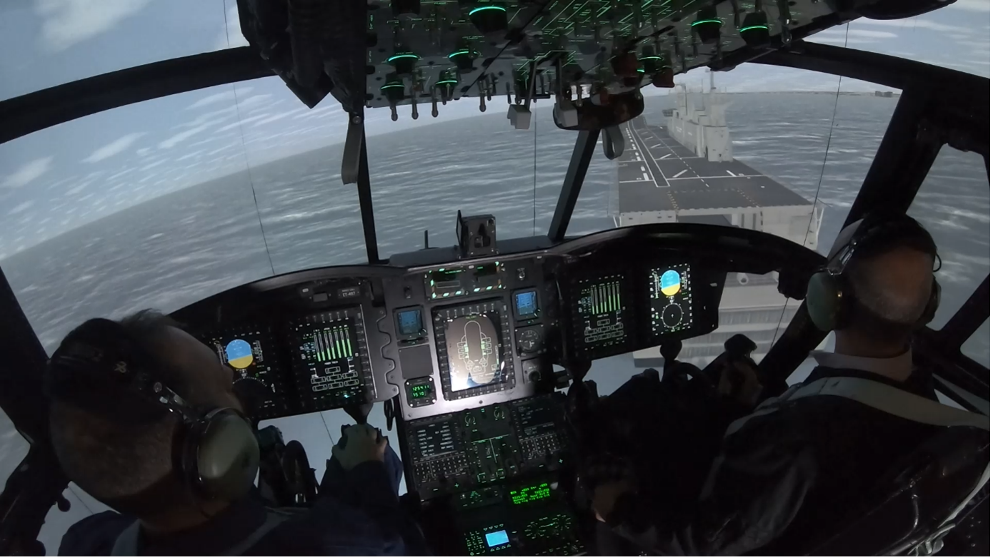 Simulatoren: Blick in einen Hubschrauber-Simulator von Indra. Künftig können taktische Szenare einfacher, realistischer und schneller als bisher erstellt werden. (Foto- Indra)