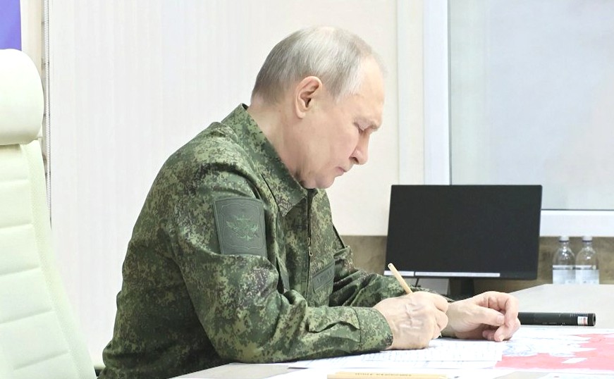 „Unsere Aufgabe in naher Zukunft, in kürzester Zeit, ist es, endlich den Feind zu besiegen“, sagte der Präsident von Russland, Wladimir Putin, erst gestern bei seinem Besuch der russischen Truppen in Kursk. Zu diesem Zeitpunkt lag der US-Vorschlag für eine 30-tägige Waffenruhe bereits vor.