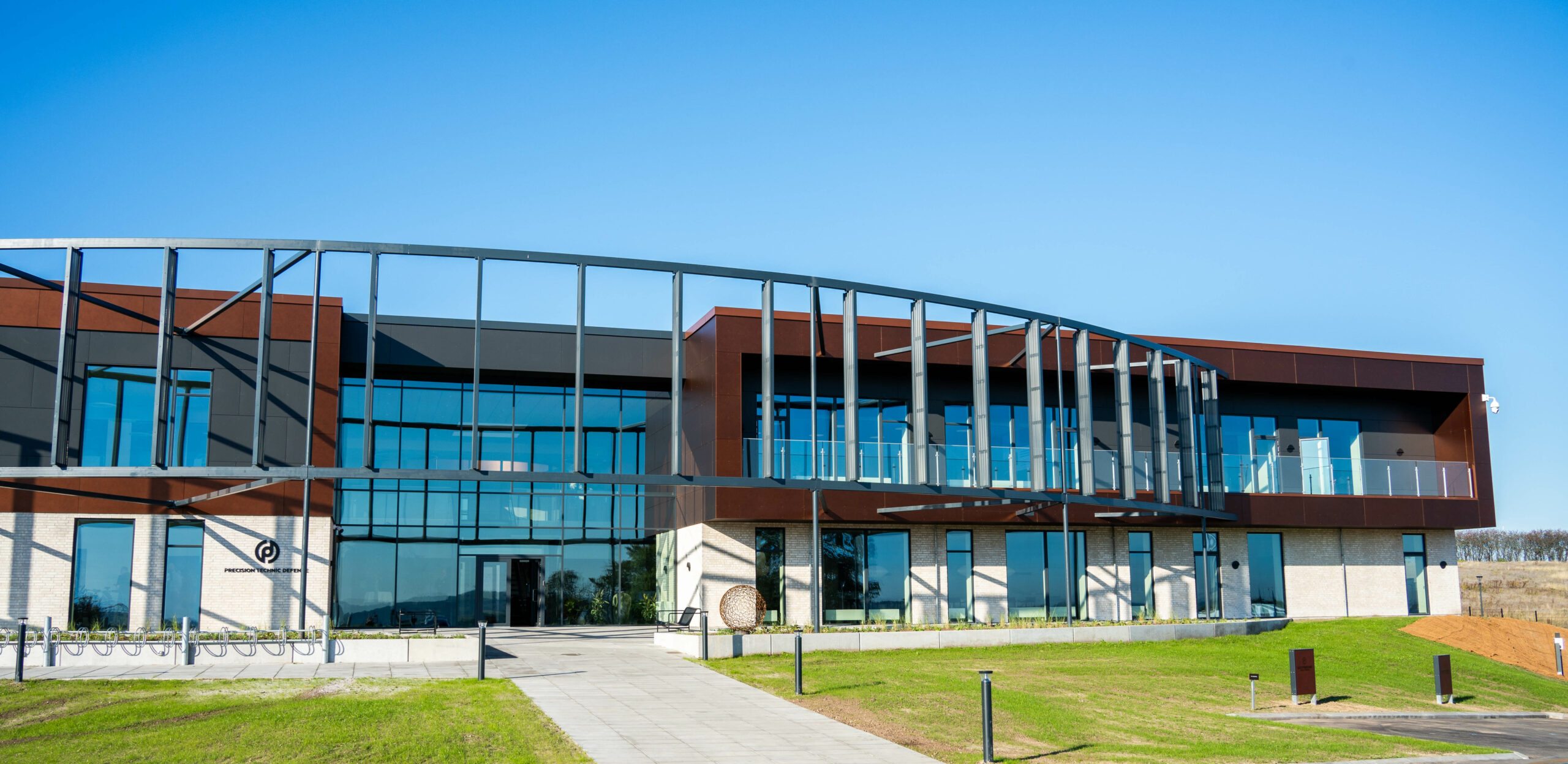Das Hauptgebäude von Precision Technic Defence.