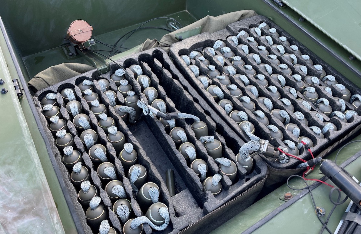Das UGV TheMIS kann zwei HPEMBS Systeme aufnehmen. (Foto- AF)
