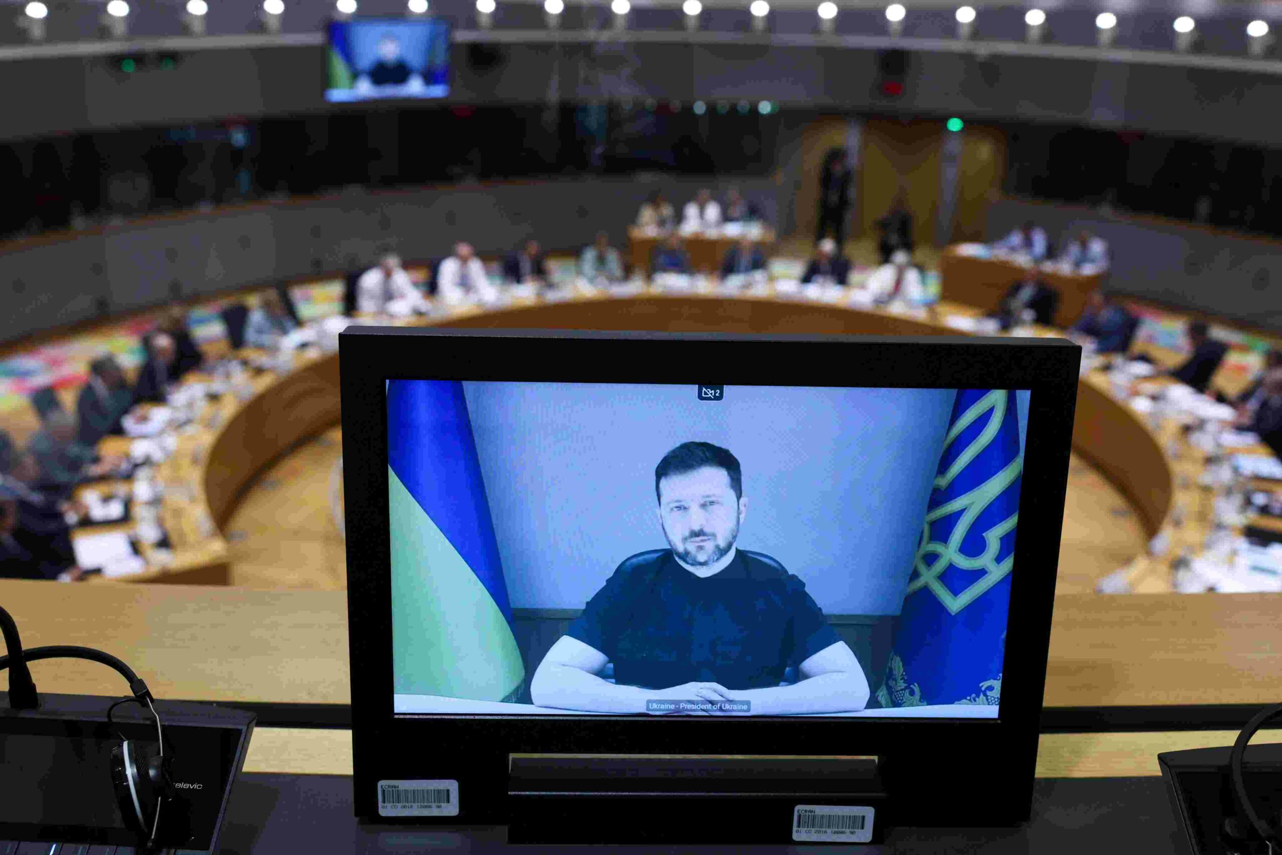 Der Europäische Rat führte bei seinem Treffen auch einen Meinungsaustausch mit dem ukrainischen Präsidenten Wolodymyr Selenskyj.