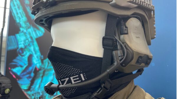 PTT Button: Der Kapselgehörschutz mit Sprechfunktion von 3M Deutschland, wie es die Bundeswehr jetzt in großen Stückzahlen erhält. (Alle Fotos- AF