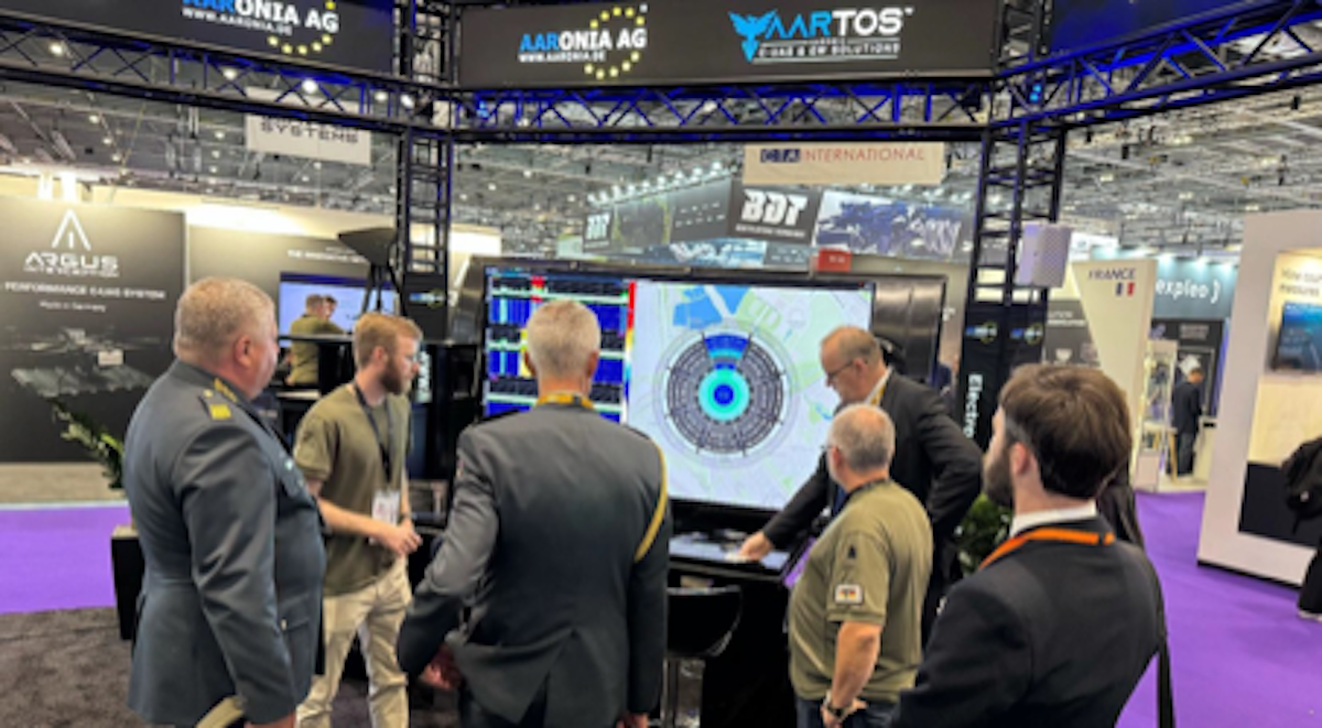 Der programmierbare 360° AARTOS Smart Jammer war der Star am AARONIA Stand auf der DSEI.