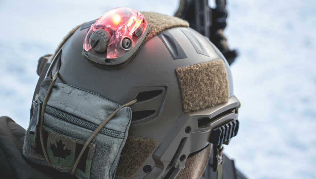 Die Adventure Tactical Trilobyte Helmleuchte ist mittlerweile in der 4. Generation erhältlich. (Foto- Adventure Tactical)