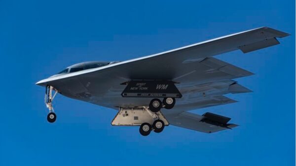 B-2 Bomber: Die B-2 Spirit führt Tiefflugversuche auf der Edwards Air Force Base durch. (Bildnachweis- Northrop Grumman)