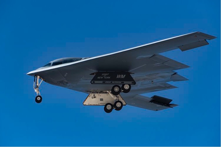 B-2 Bomber: Die B-2 Spirit führt Tiefflugversuche auf der Edwards Air Force Base durch. (Bildnachweis- Northrop Grumman)