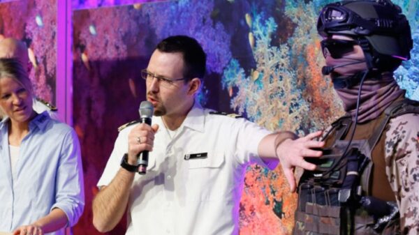 Die Marine stellt ihre Fähigkeiten und Ausstattung vor. (Messe Ddorf)