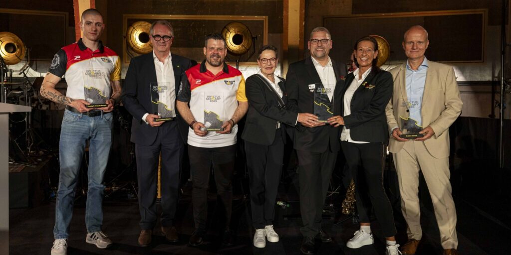 Invictus Germany Award – Die Preisträger v.l.n.r: Cedric Witczak, Dominic Reid, Andre Knaust (stellvertretend für Stefan Huss), Dr. Gesine Krüger, Stefan Wüsthoff, Natascha Wüsthoff, Ralf Schoolmann.