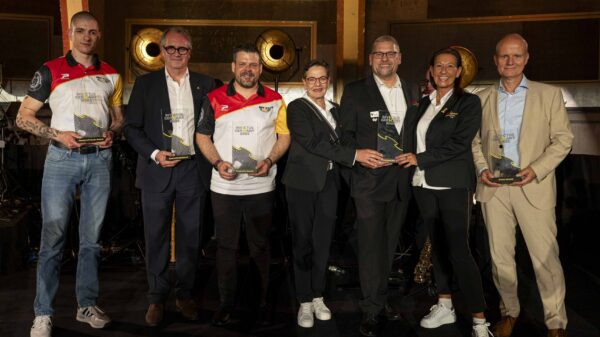 Invictus Germany Award – Die Preisträger v.l.n.r: Cedric Witczak, Dominic Reid, Andre Knaust (stellvertretend für Stefan Huss), Dr. Gesine Krüger, Stefan Wüsthoff, Natascha Wüsthoff, Ralf Schoolmann.