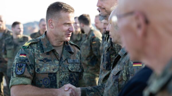 Die Soldaten des Vorkommandos der Brigade Litauen begrüßen Brigadegeneral Christoph Huber in Litauen Bundeswehr:Norman Möller