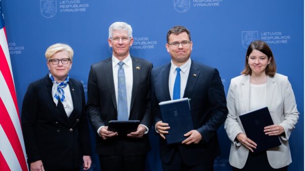 Litauen: Die Unterzeichnung der Absichtserklärung zwischen Northrop Grumman und der litauischen Regierung. (Foto- Litauisches MoD)
