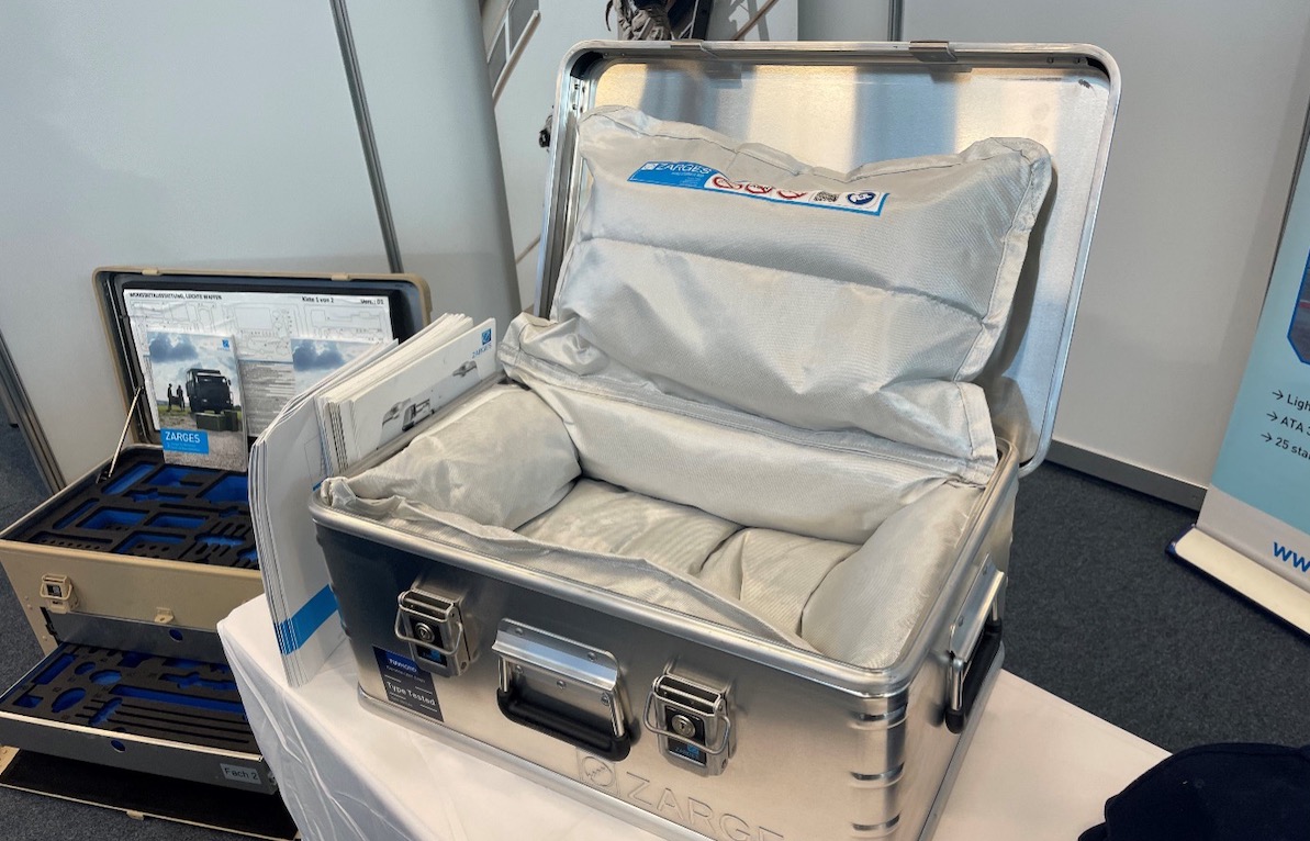 Die ZARGES Akku Storage Box bietet Schutz für die Akkus und gegen die Akkus sollten diese umsetzen. (Foto- AF)