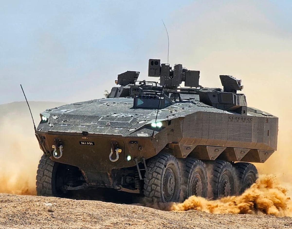 Eitan-Radschützenpanzer der israelischen Streitkräfte.