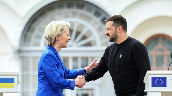 EU-Kommissionspräsidentin Ursula von der Leyen verkündet die Überweisung von 3 Mrd. Euro an die Ukraine.