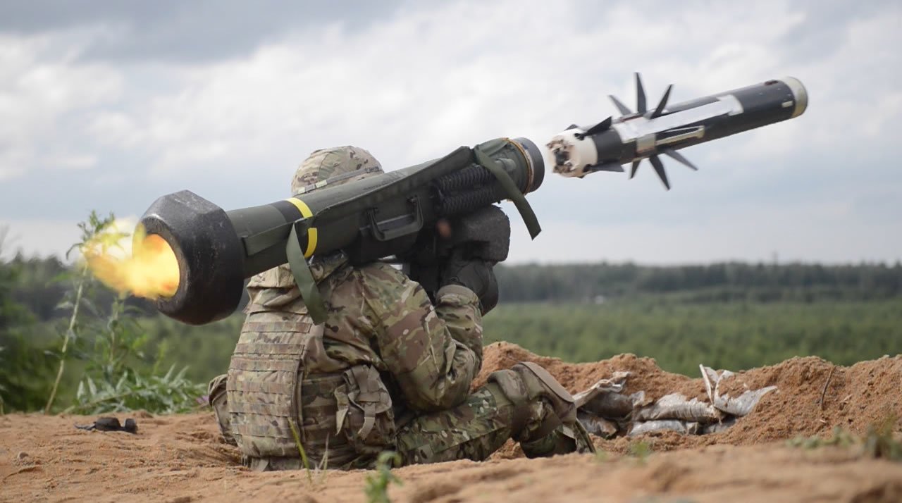 Ein US-Soldat verschießt FGM-148 Javelin-Panzerabwehrraketen während einer Übung. (Foto: U.S. Army)
