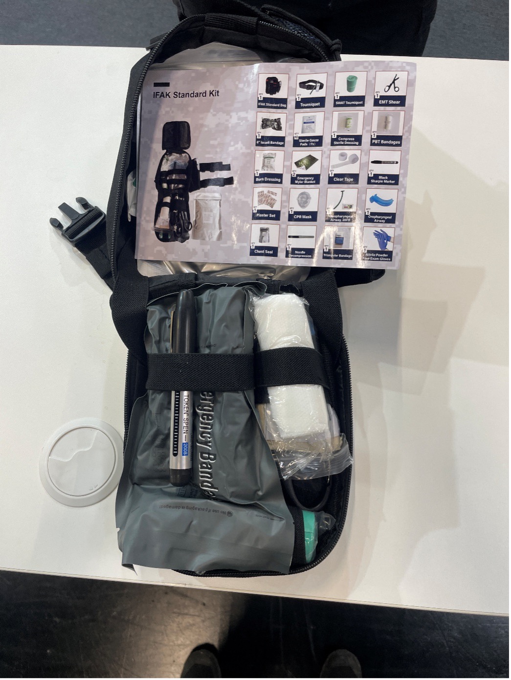 First Aid IFAK Kit EMS, ein professionelles, voll bestücktes First Response Kit in Militärqualität. 2-Wege-Reißverschluss zum schnellen Öffnen. (Foto- AF)
