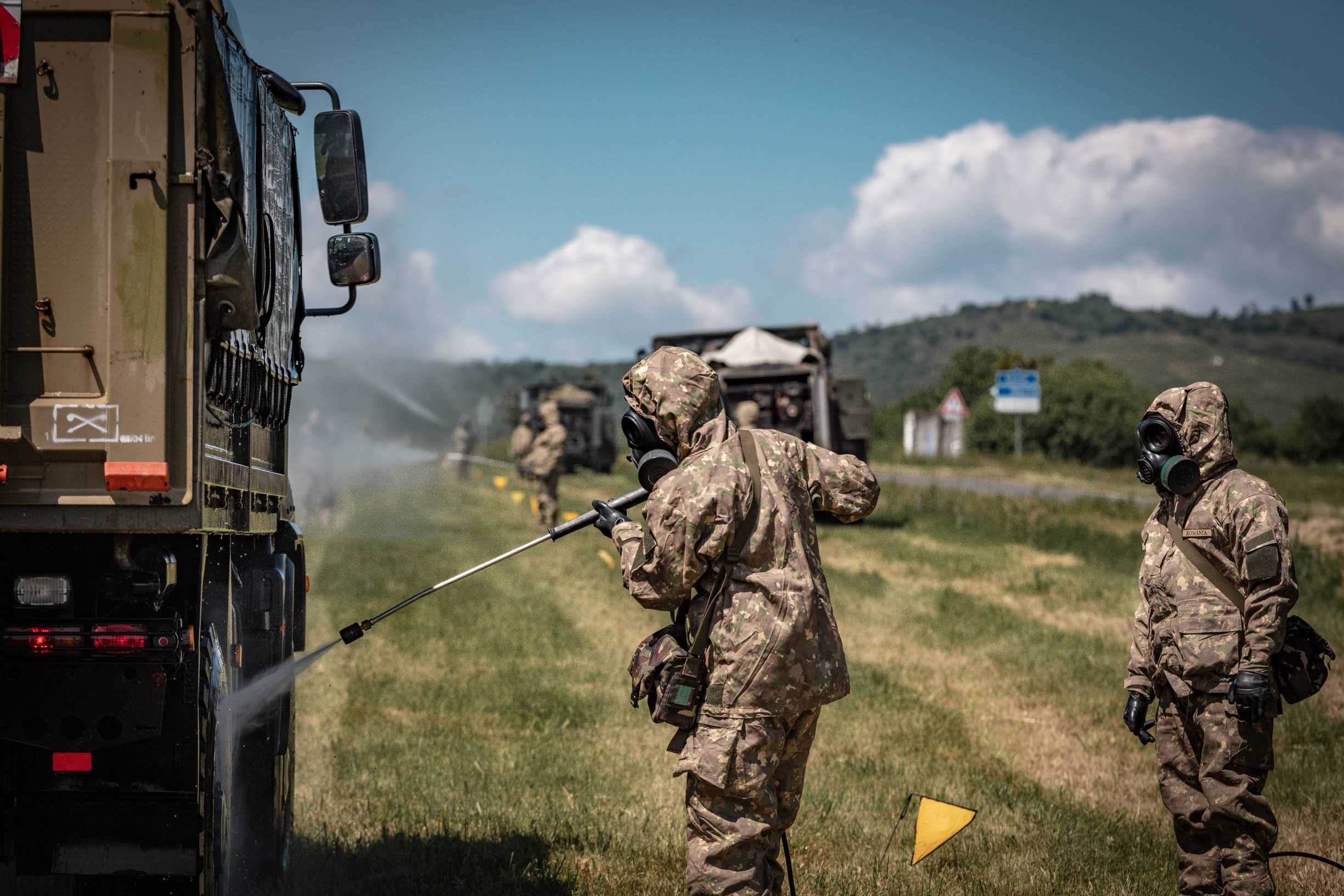 ABC-Abwehrkräfte bei der Entseuchung kontaminierten Materials. Foto: Bundeswehr