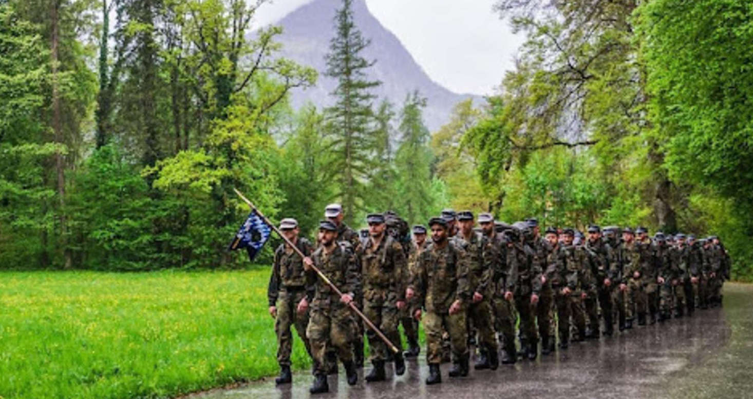 Gebirgsversorgungskompanie 23 marschiert 14K3
