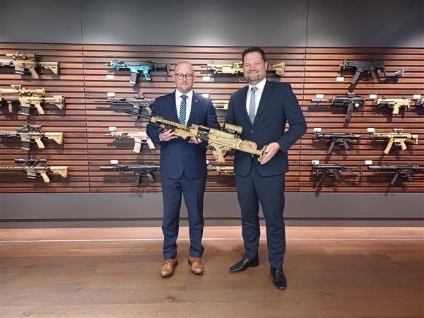 Übergabe des 15.000. Exemplars an die Bundeswehr