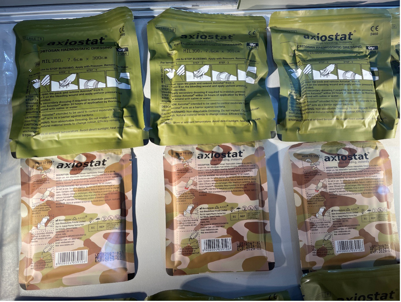 Hämostatika, auch bekannt als blutstillende Mittel, sind spezielle medizinische Substanzen und Materialien, die entwickelt wurden, um Blutungen schnell und effektiv zu stoppen. Sie finden häufig Anwendung in der Notfallmedizin, Chirurgie und in militärischen Einsätzen, wo schnelle Maßnahmen zur Blutstillung erforderlich sind.