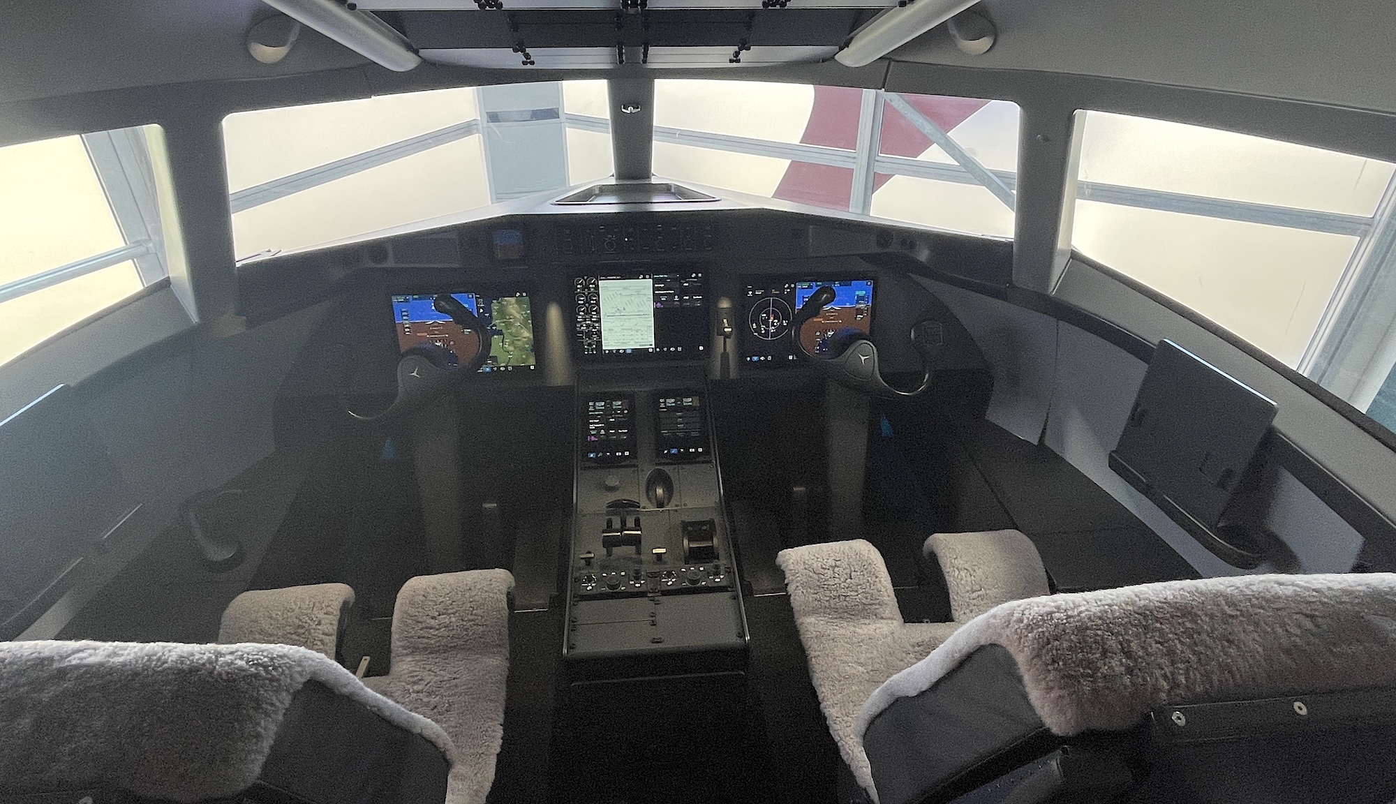 Blick ins Cockpit der D328eco.