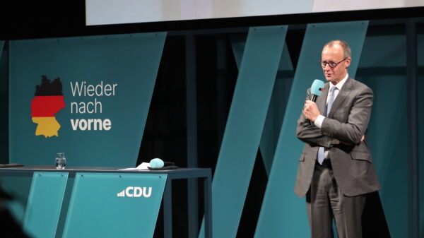 In Bonn hatte der Kanzlerkandidat der Union, Friedrich Merz, ein halbes Heimspiel. Vor mehreren Hundert CDU-Anhängern sprach er über die Bonner Republik.