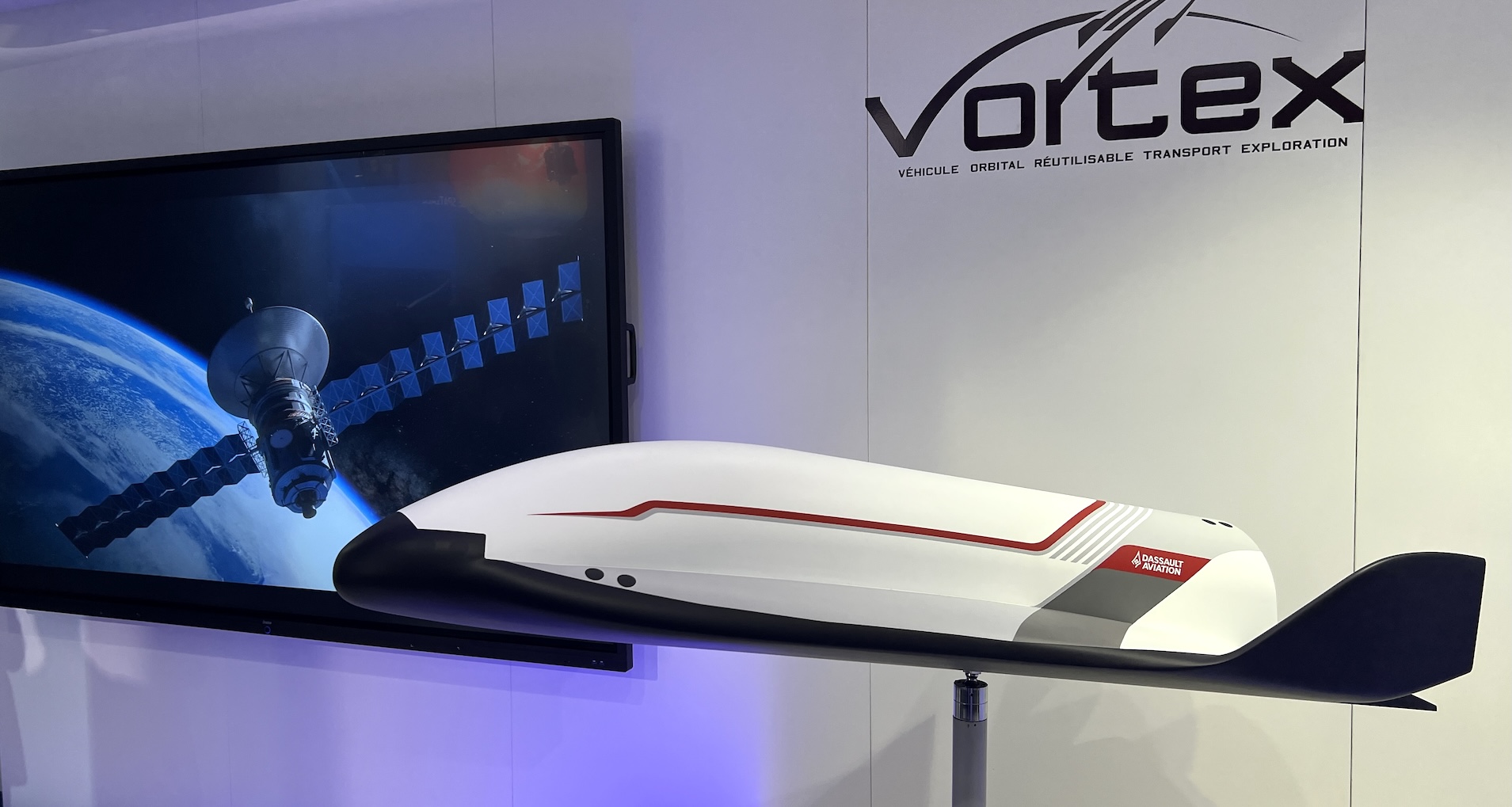 Auf der Paris Air Show 2025 stellt Dassault Aviation seinen Raumgleiter Vortex vor.