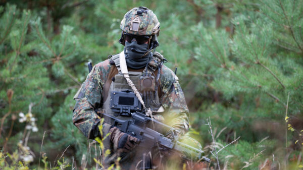 Soldat mit IdZ-ES.