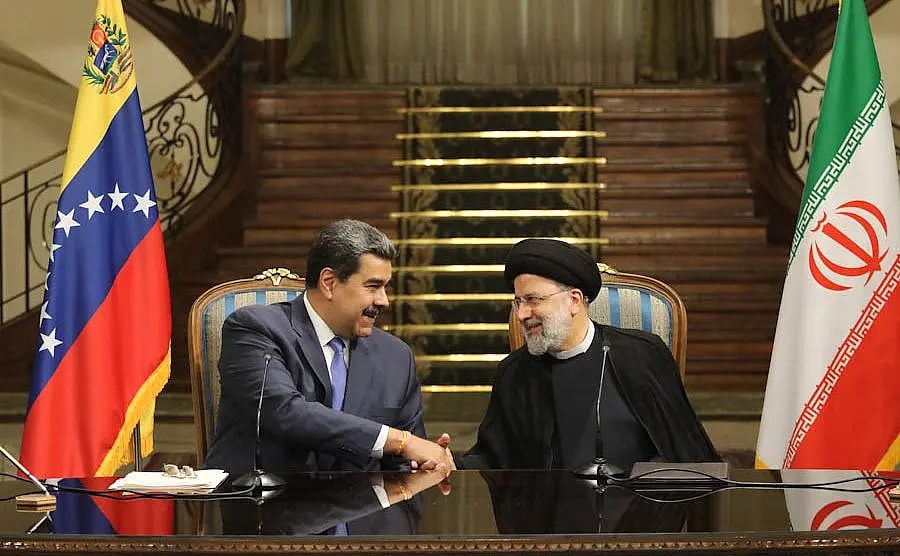 Bereits 2022 unterzeichneten der Präsident Venezuelas, Nicolás Maduro (l.) und der damalige Präsident Irans, Seyed Ebrahim Raisi, ein gemeinsames Abkommen.