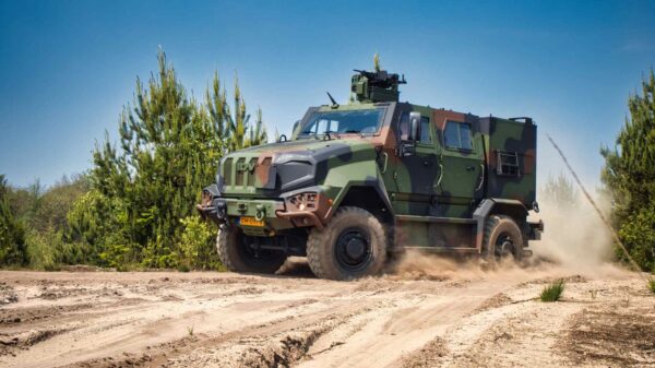 Mittleres taktisches Fahrzeug 12kN von Iveco Defence Vehicles, das durch die Niederlande beschafft wurde.