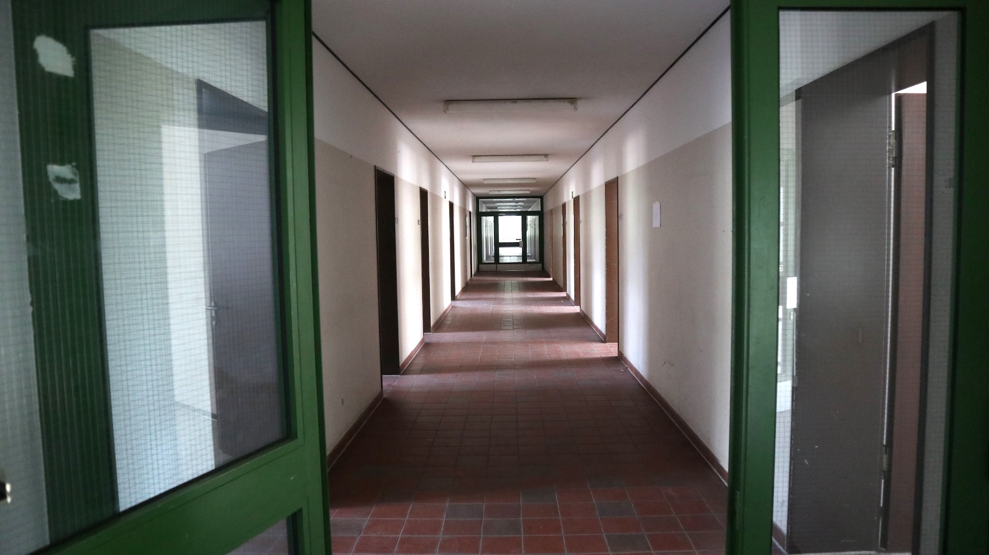 In diesem Gebäude könnte man auch annehmen, dass der Auszug der Bundeswehr erst vor wenigen Tagen stattgefunden hätte – und nicht vor acht Jahren.