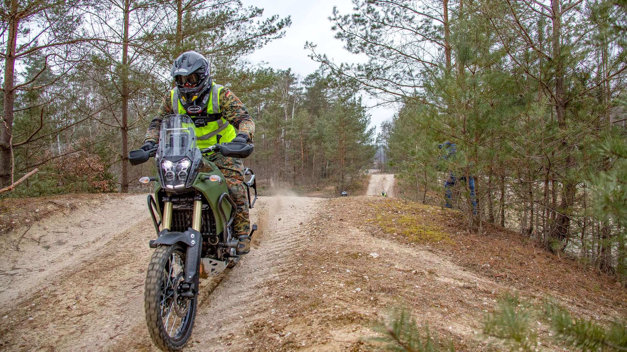 Leicht manövrierbar und höchst geländegängig ist das neue Krad der Bundeswehr. Das schätzen die Ausbildungskräfte und die Kradmelderinnen und Kradmelder.