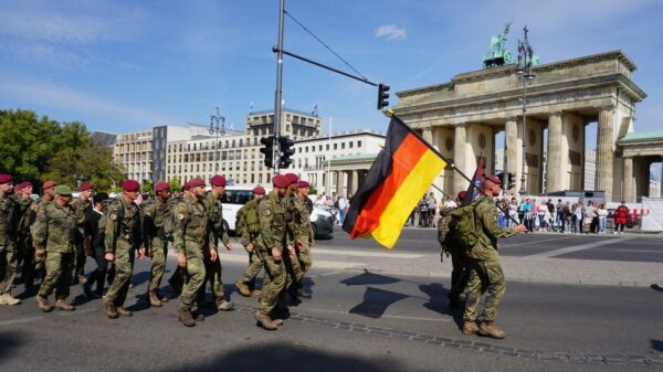Gedenkmarsch: Die letzte Etappe führte die Teilnehmenden durch Berlin, vorbei am Brandenburger Tor. Foto- DBwV:Eva Krämer