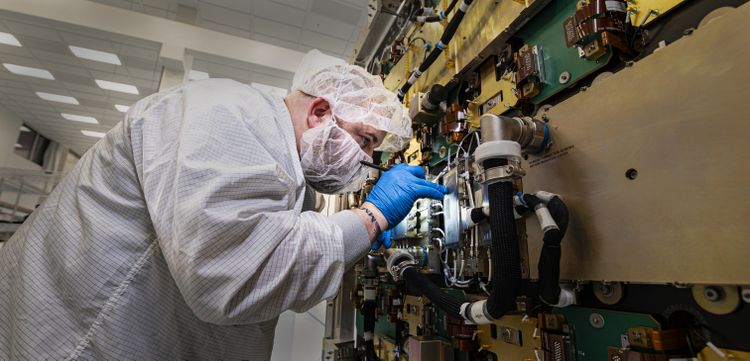 Mit fortschrittlichen Montageverfahren hergestellte Weltraumnutzlasten erfüllen die Anforderungen an die Hochgeschwindigkeits- und Volumenproduktion. (Foto- Northrop Grumman)