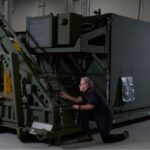 IBCS: Northrop Grumman produziert in seinem Fertigungszentrum in Huntsville, Alabama, wichtige Endprodukte wie das Engagement Operations Center (EOC) für die U.S. Army zur Unterstützung Polens